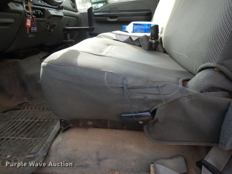 image for item DJ6504 2006 Ford F450 Super Duty  bucket truck