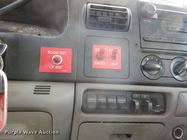 image for item DJ6504 2006 Ford F450 Super Duty  bucket truck