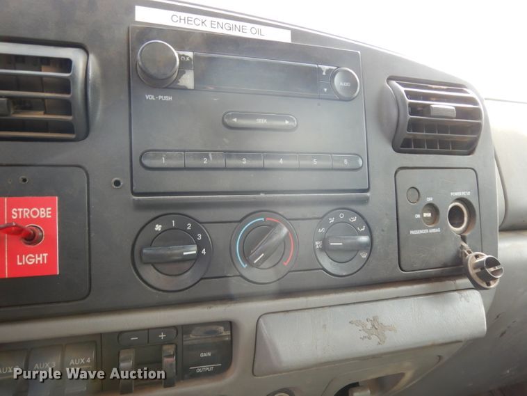 image for item DJ6504 2006 Ford F450 Super Duty  bucket truck