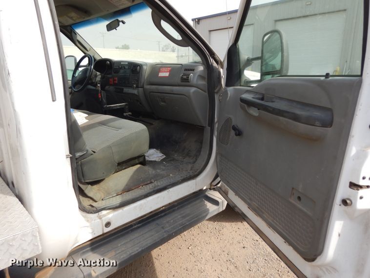 image for item DJ6504 2006 Ford F450 Super Duty  bucket truck