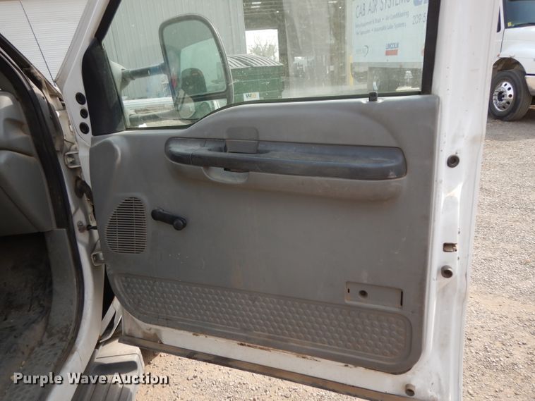 image for item DJ6504 2006 Ford F450 Super Duty  bucket truck