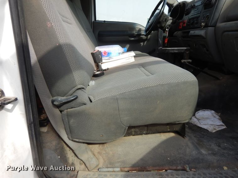 image for item DJ6504 2006 Ford F450 Super Duty  bucket truck