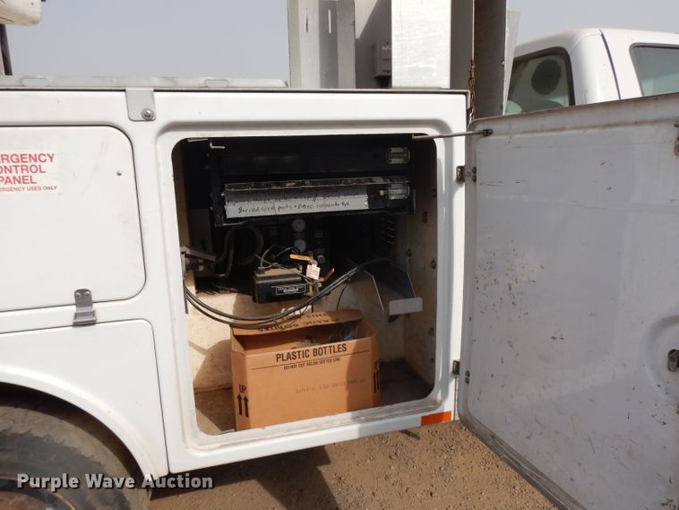 image for item DJ6504 2006 Ford F450 Super Duty  bucket truck