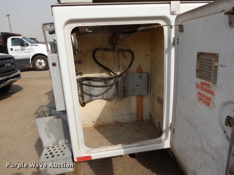 image for item DJ6504 2006 Ford F450 Super Duty  bucket truck