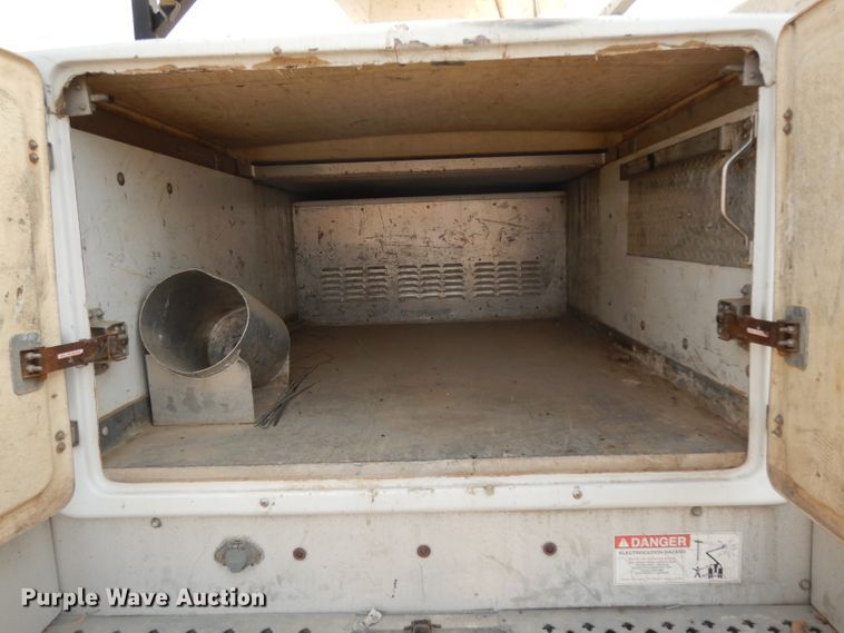 image for item DJ6504 2006 Ford F450 Super Duty  bucket truck