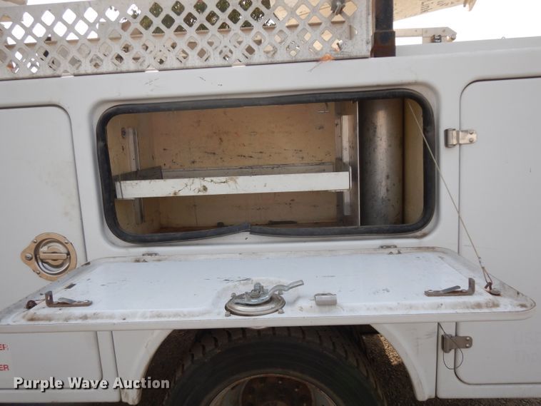 image for item DJ6504 2006 Ford F450 Super Duty  bucket truck