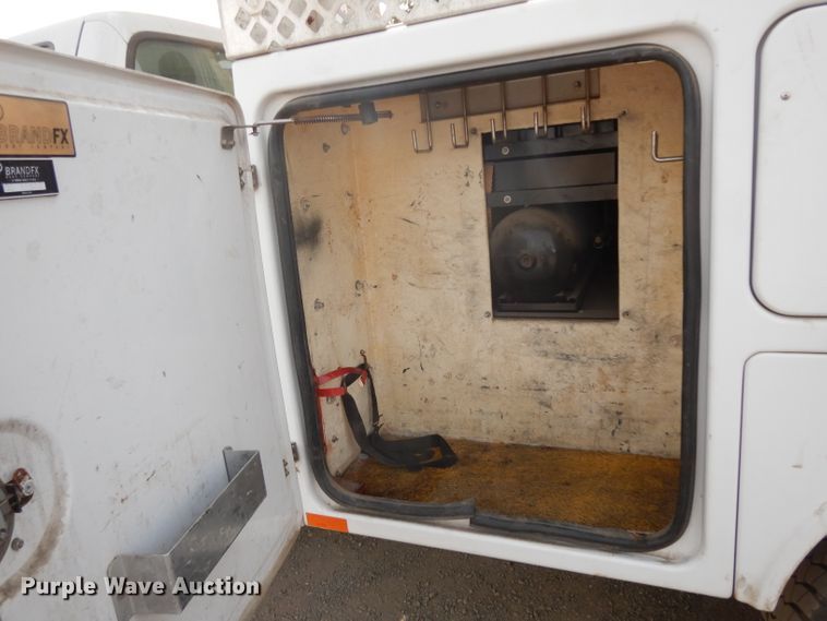 image for item DJ6504 2006 Ford F450 Super Duty  bucket truck