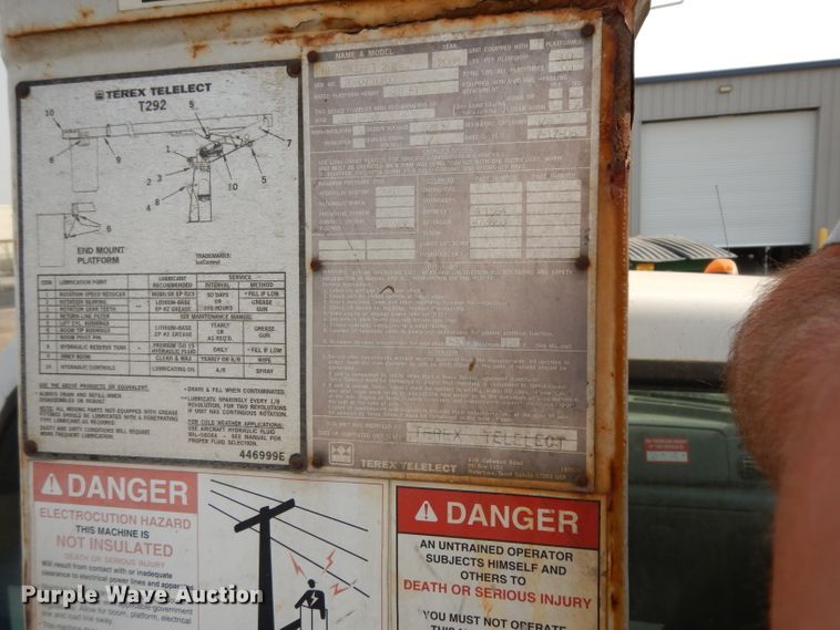 image for item DJ6504 2006 Ford F450 Super Duty  bucket truck