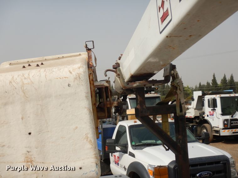 image for item DJ6504 2006 Ford F450 Super Duty  bucket truck