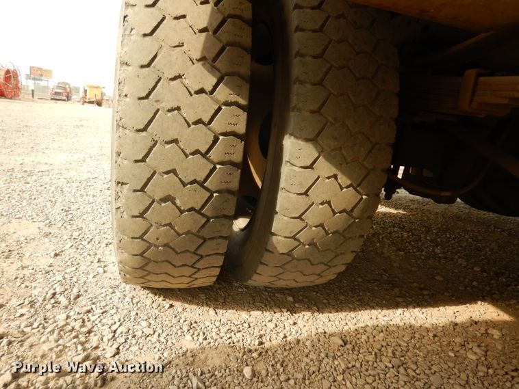 image for item DJ6504 2006 Ford F450 Super Duty  bucket truck