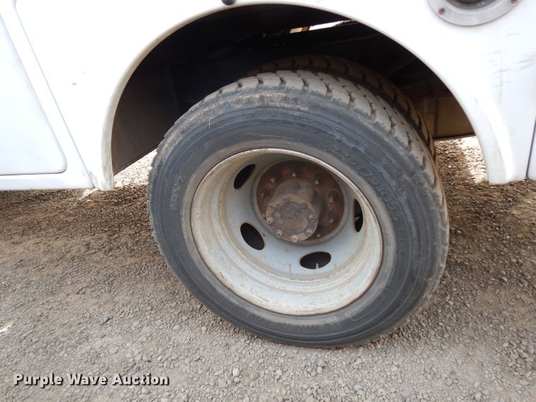 image for item DJ6504 2006 Ford F450 Super Duty  bucket truck