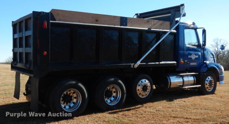 image for item DJ6733 2006 Volvo VN  dump truck