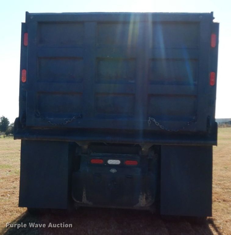 image for item DJ6733 2006 Volvo VN  dump truck