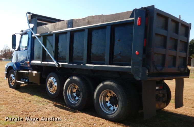 image for item DJ6733 2006 Volvo VN  dump truck