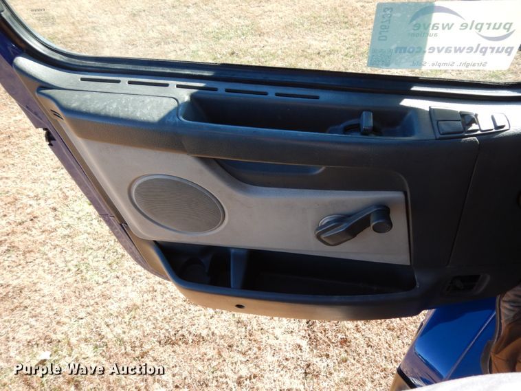 image for item DJ6733 2006 Volvo VN  dump truck