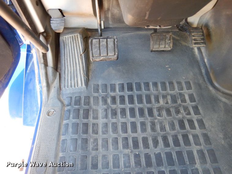 image for item DJ6733 2006 Volvo VN  dump truck