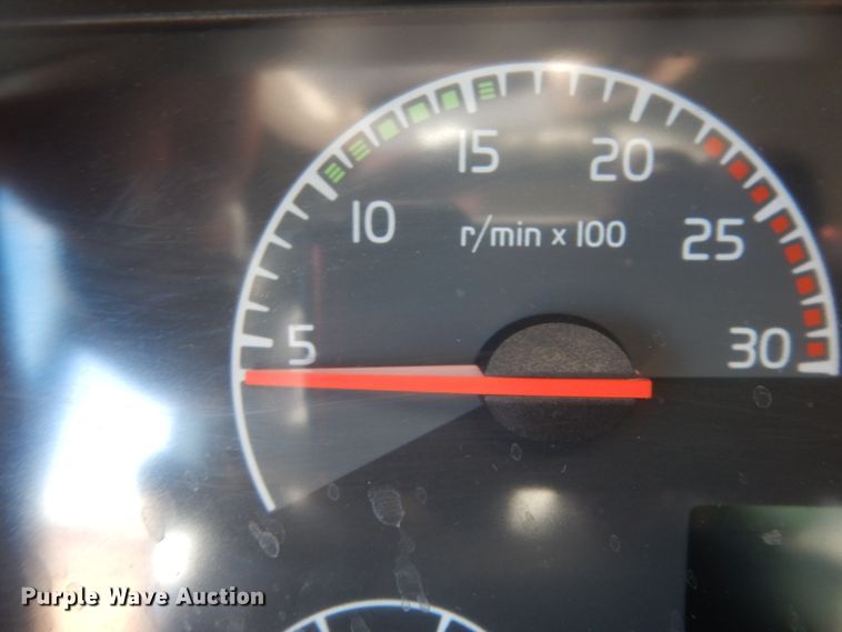 image for item DJ6733 2006 Volvo VN  dump truck