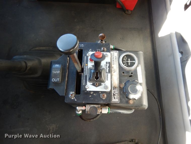 image for item DJ6733 2006 Volvo VN  dump truck