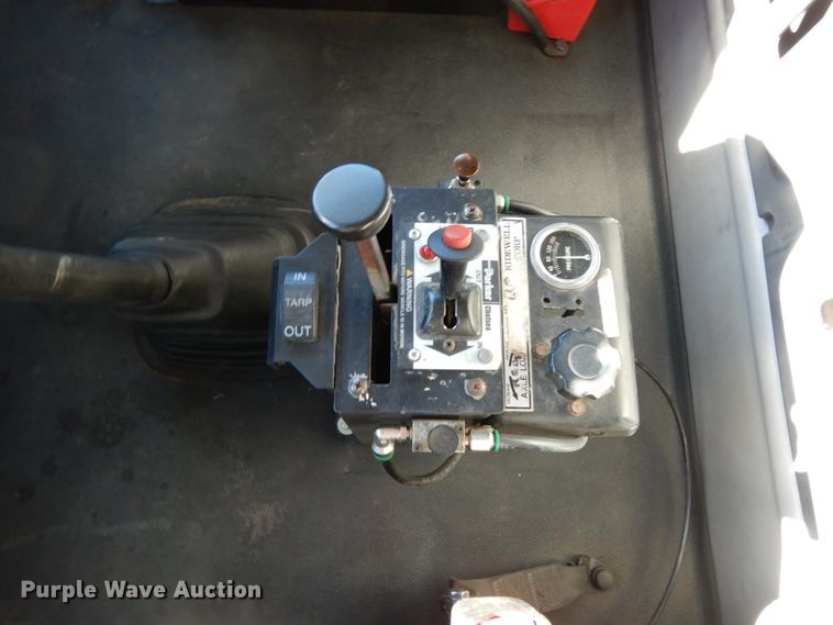 image for item DJ6733 2006 Volvo VN  dump truck