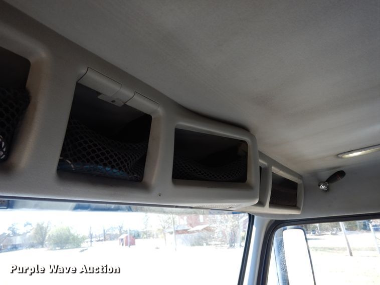 image for item DJ6733 2006 Volvo VN  dump truck