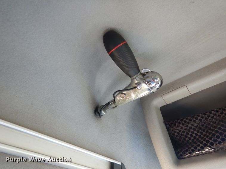 image for item DJ6733 2006 Volvo VN  dump truck