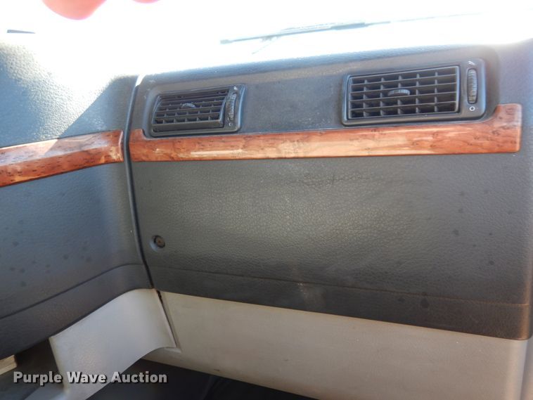 image for item DJ6733 2006 Volvo VN  dump truck