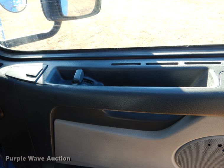 image for item DJ6733 2006 Volvo VN  dump truck