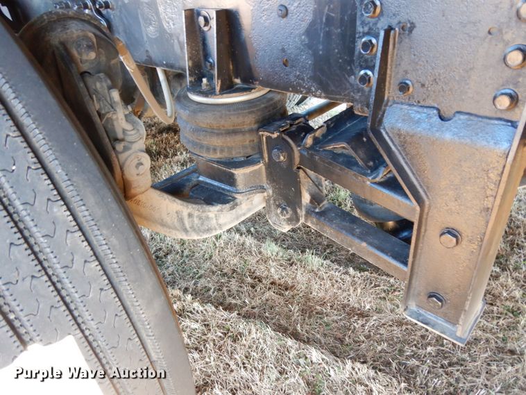 image for item DJ6733 2006 Volvo VN  dump truck