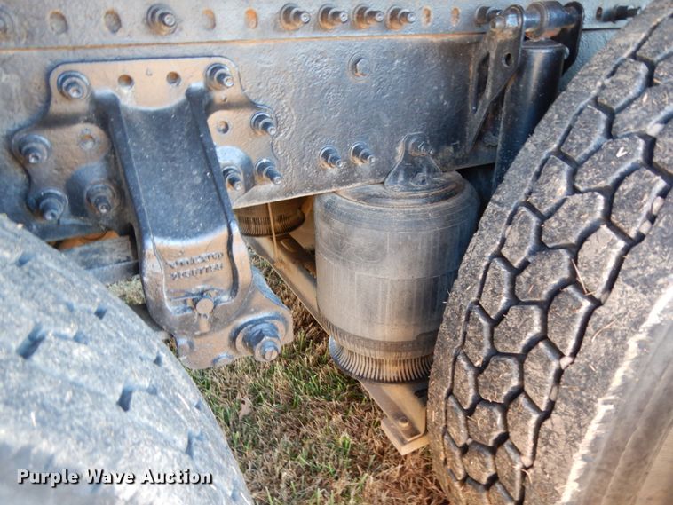 image for item DJ6733 2006 Volvo VN  dump truck