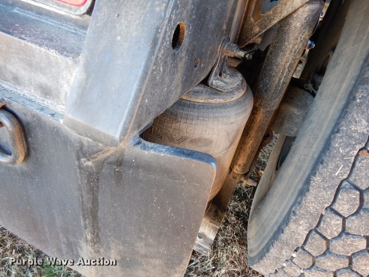 image for item DJ6733 2006 Volvo VN  dump truck