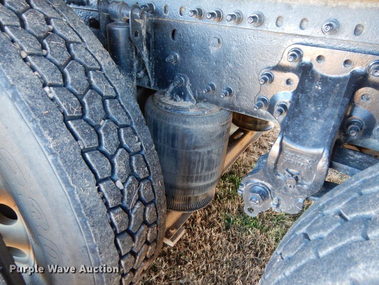 image for item DJ6733 2006 Volvo VN  dump truck