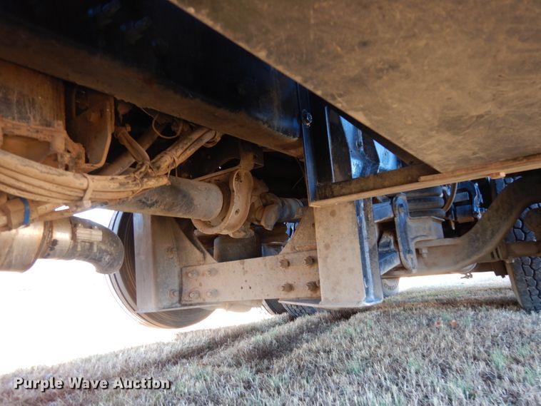 image for item DJ6733 2006 Volvo VN  dump truck