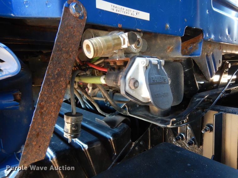 image for item DJ6733 2006 Volvo VN  dump truck