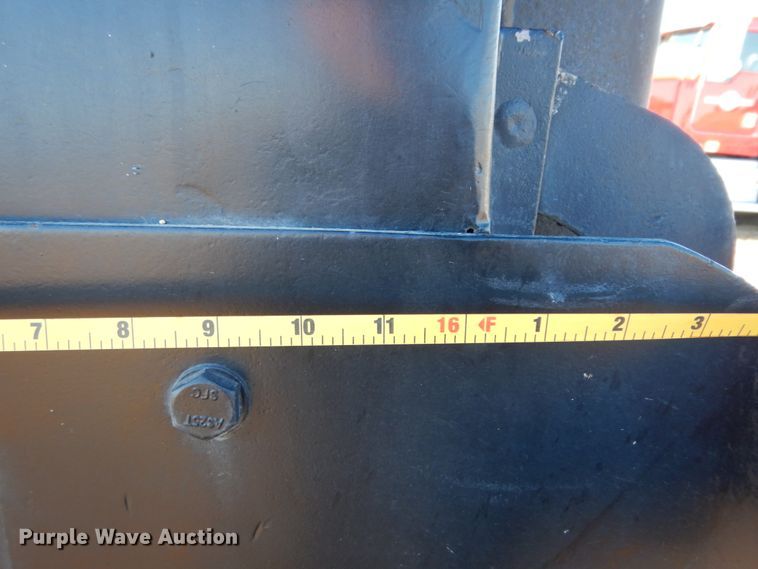 image for item DJ6733 2006 Volvo VN  dump truck