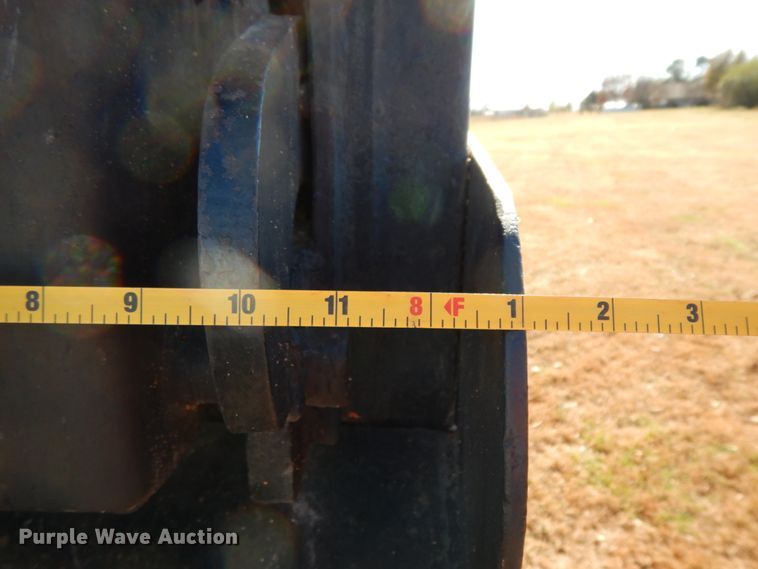 image for item DJ6733 2006 Volvo VN  dump truck