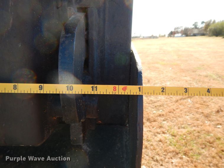 image for item DJ6733 2006 Volvo VN  dump truck