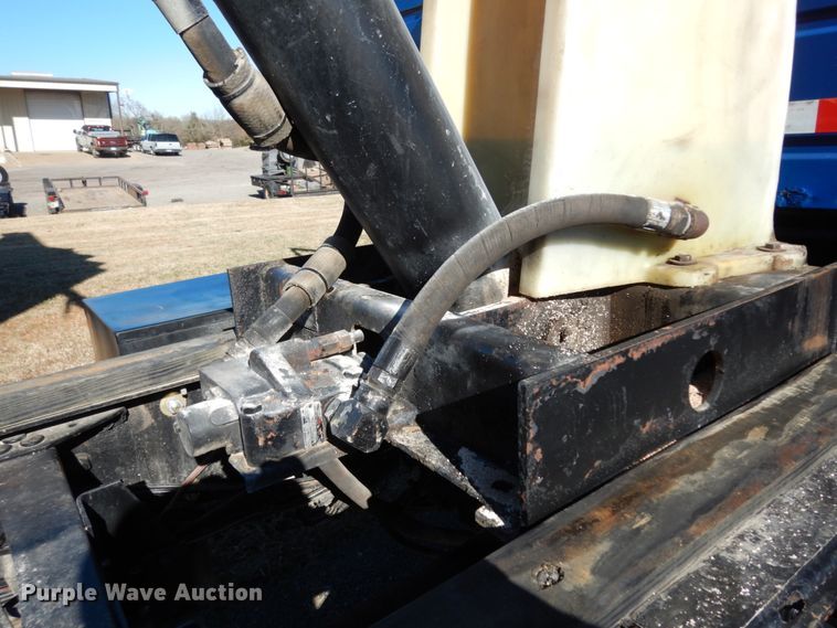 image for item DJ6733 2006 Volvo VN  dump truck