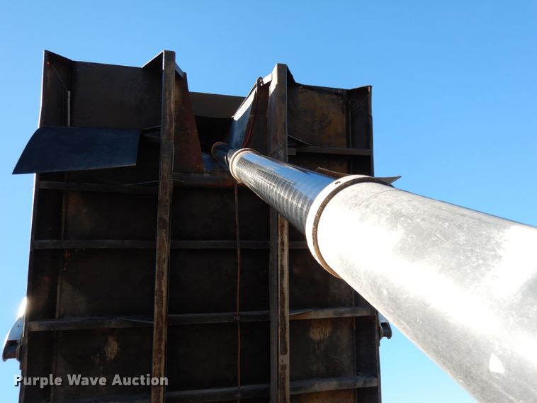 image for item DJ6733 2006 Volvo VN  dump truck