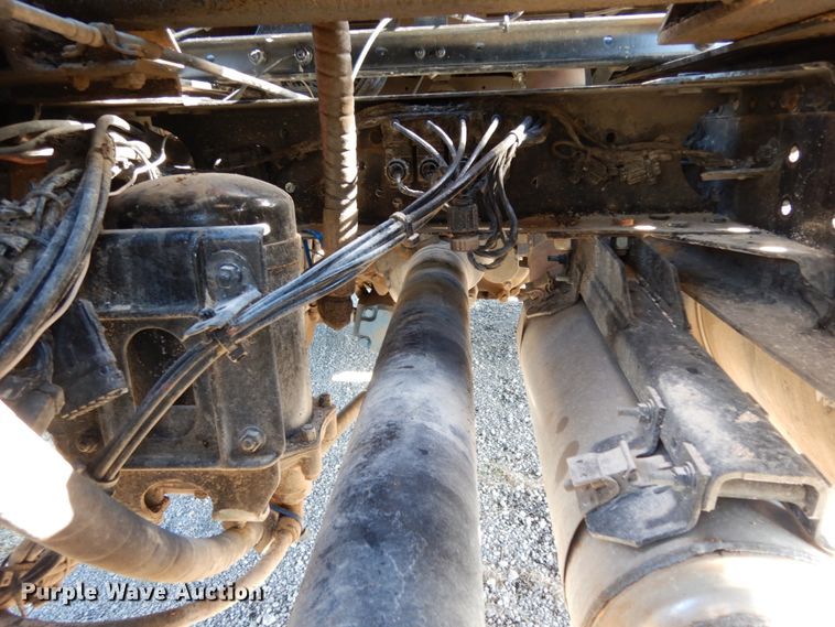 image for item DJ6733 2006 Volvo VN  dump truck