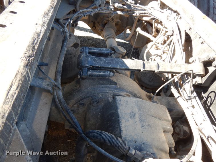 image for item DJ6733 2006 Volvo VN  dump truck