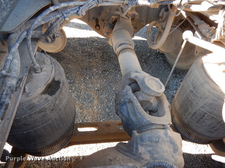 image for item DJ6733 2006 Volvo VN  dump truck