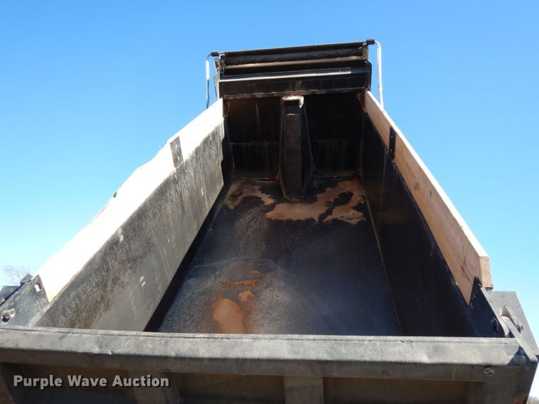 image for item DJ6733 2006 Volvo VN  dump truck