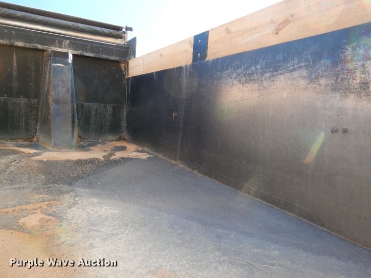 image for item DJ6733 2006 Volvo VN  dump truck