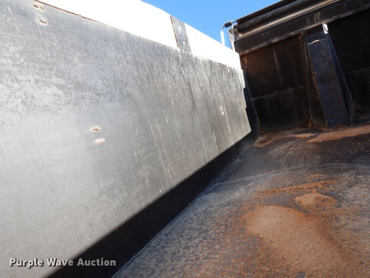 image for item DJ6733 2006 Volvo VN  dump truck