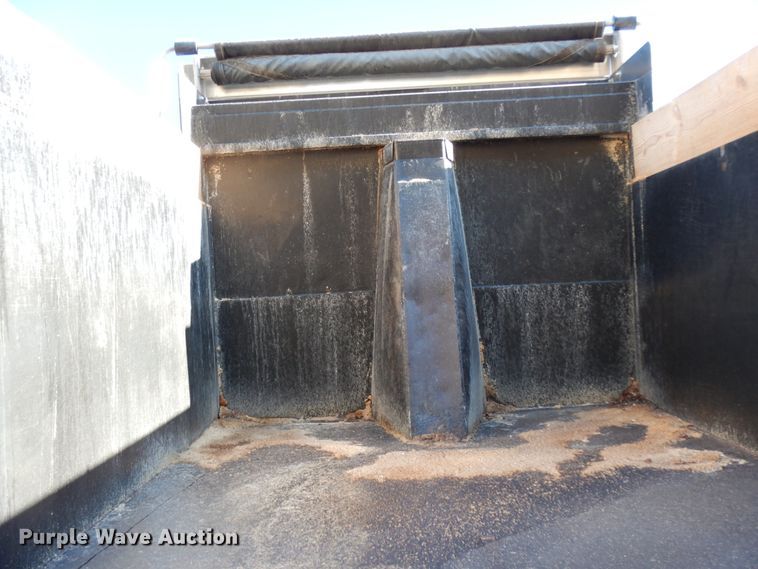 image for item DJ6733 2006 Volvo VN  dump truck