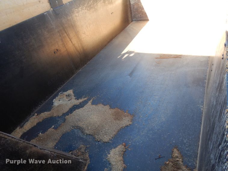 image for item DJ6733 2006 Volvo VN  dump truck