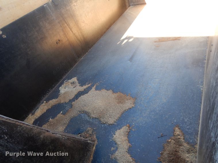 image for item DJ6733 2006 Volvo VN  dump truck