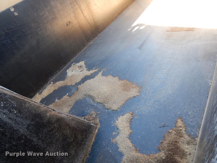 image for item DJ6733 2006 Volvo VN  dump truck