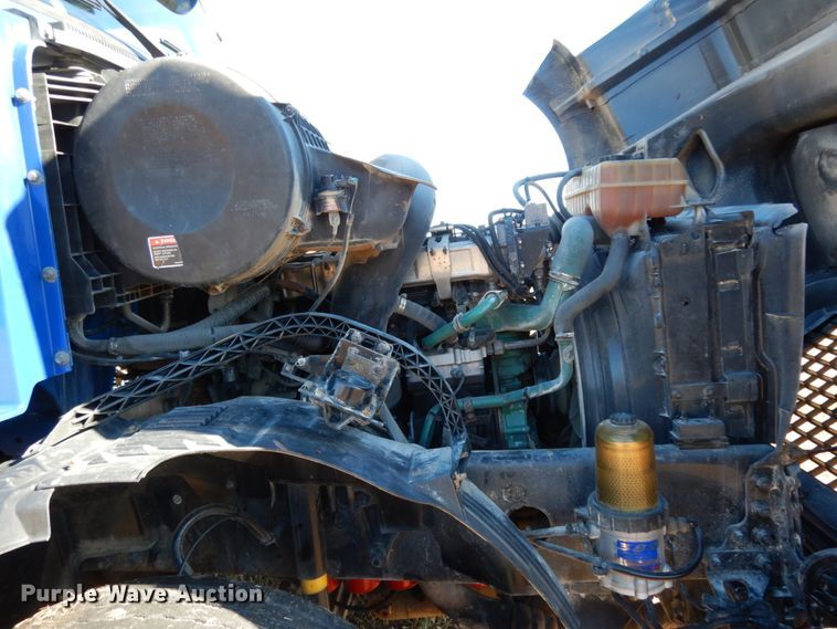 image for item DJ6733 2006 Volvo VN  dump truck