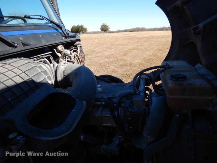 image for item DJ6733 2006 Volvo VN  dump truck